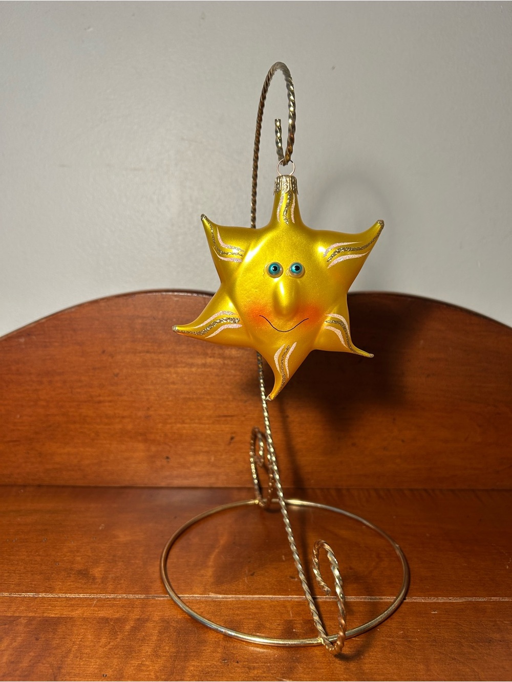 Quantity 1 De Carlini Smiley Sol Italy Glass Ornament 4.25” tall x 3.75”